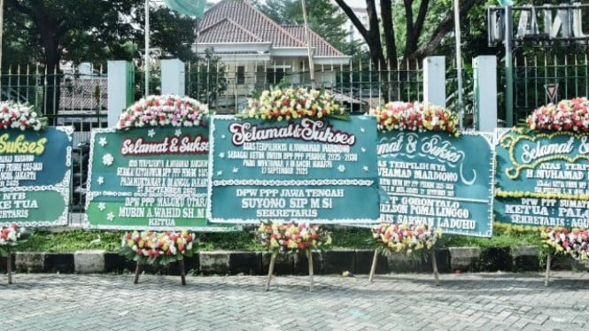 Karangan bunga di markas DPP PPP.