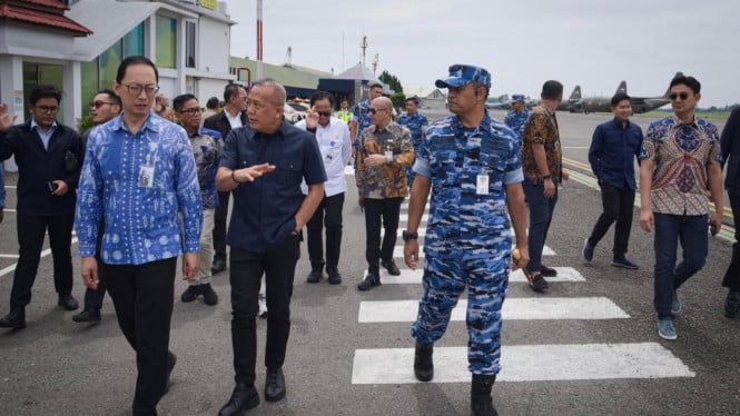 Wakil Ketua DPR Saan Mustopa tinjau Bandara Husein Sastranegara
