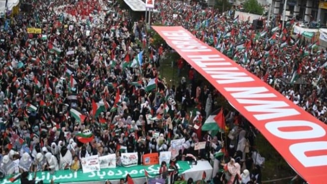 Warga Pakistan turun ke jalan demo bela Palestina.