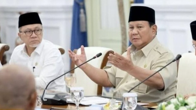 Menko bidang Pangan Zulkifli Hasan (kiri).