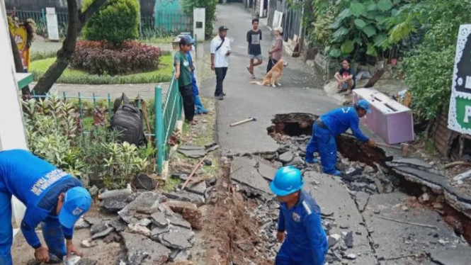 Saluran ambles di Jalan Tanah Merdeka, Jaktim.