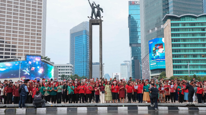 Kick off kegiatan Christmas Carol Colossal di Bundaran HI.