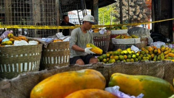 Pedagang terdampak kebakaran di Pasar Induk Kramat Jati