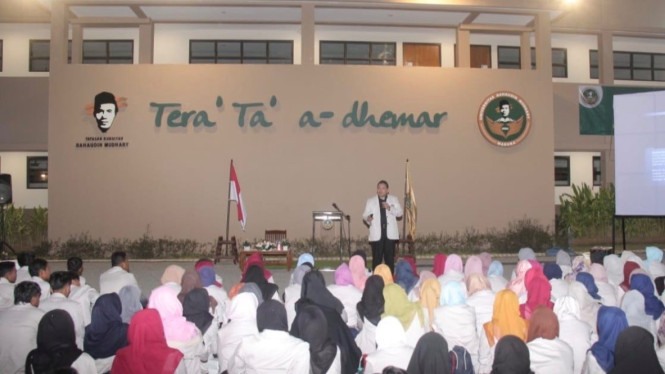Prof. Achsanul Qosasi dalam Pelantikan Pengurus dan Dialog Publik PWI Sumenep periode 2025–2028