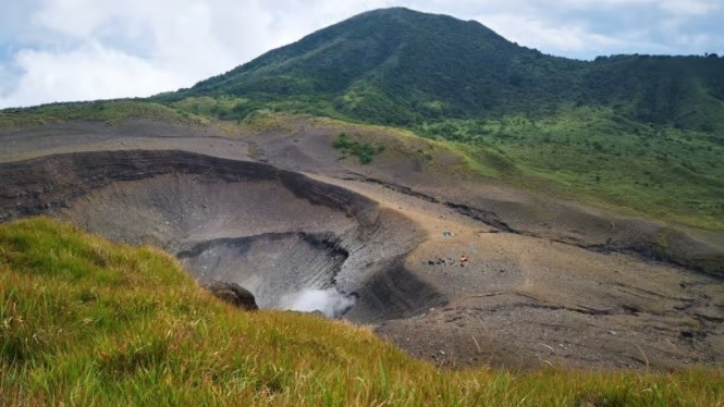 Gunung Lokon di Kota Tomohon
