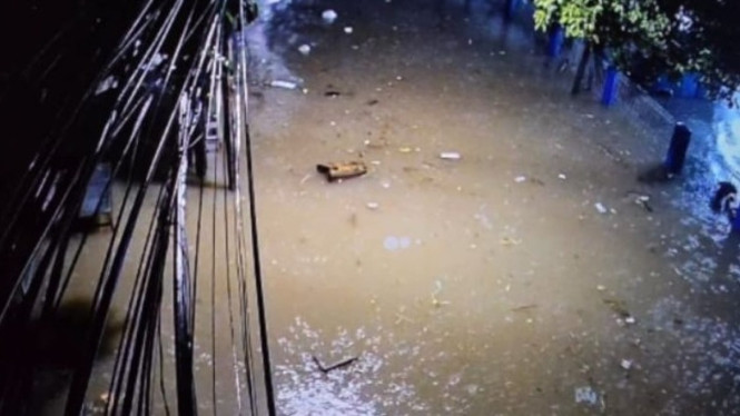 Banjir di salah satu wilayah Jakarta Selatan pada Minggu pagi (8/3).
