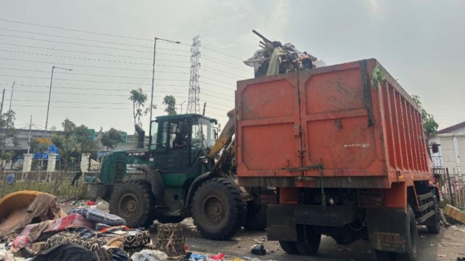 Penumpukan sampah di TPS Waduk Cincin, Papanggo, Tanjung Priok.