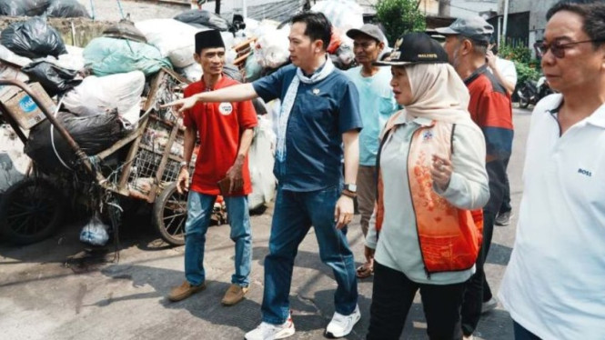 Wali Kota Jakbar Iin Mutmainnah  meninjau dua depo atau TPS di kawasan Jelambar dan Jelambar Baru, Jakbar.