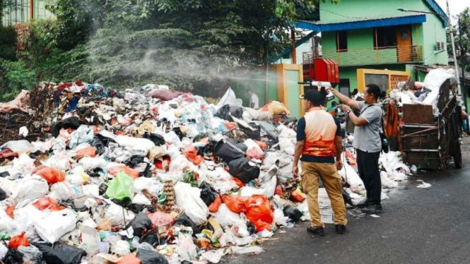 Jakarta Barat uji teknologi Eco Lindi, upaya menekan bau sampah di kawasan padat penduduk.