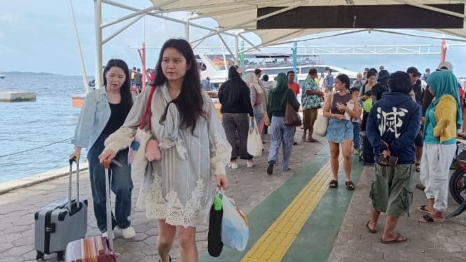Wisatawan datangi destinasi wisata Kepulauan Seribu saat liburan panjang.