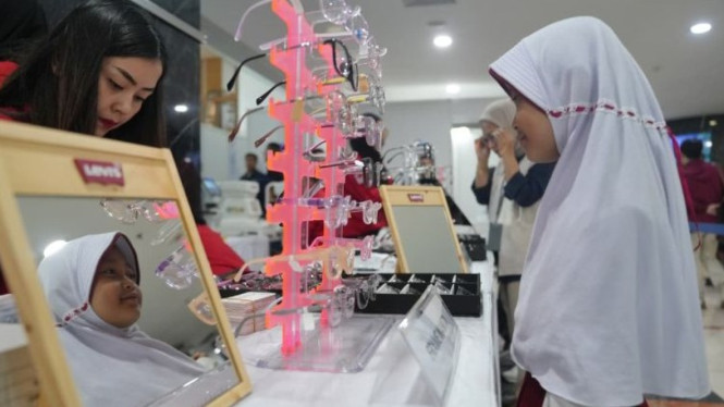 Program CAKRA PGN jangkau 300 siswa dan warga melalui layanan kesehatan mata.