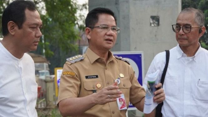 Walikota Jaksel Syafrin Liputo bersama Staf Khusus Gubernur DKI Jakarta, Nirwono Joga cek lokasi kawasan Park and Ride Lebak Bulus.