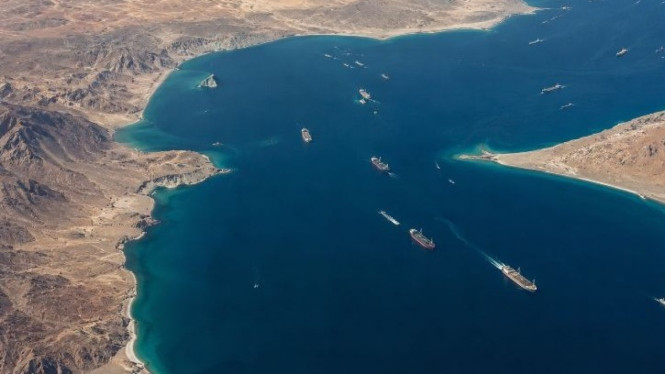 Ilustrasi Selat Hormuz yang jadi kartu strategi Iran dalam konflik dengan Amerika Serikat.