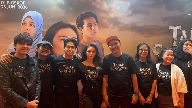 Mita The Virgin tampil mengenakan hijab dalam sebuah film layar lebar melalui film Tanah Sengketa.