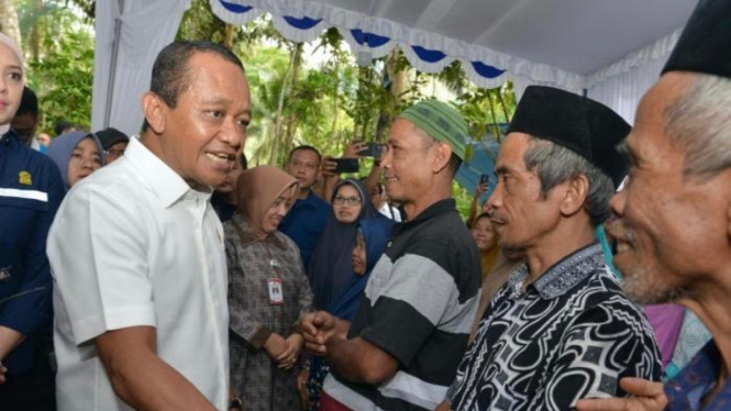 Menteri ESDM Bahlil Lahadalia meninjau pelaksanaan Program Listrik Desa dan Bantuan Pasang Baru Listrik (BPBL) di Desa Hardimulyo, Kabupaten Purworejo
