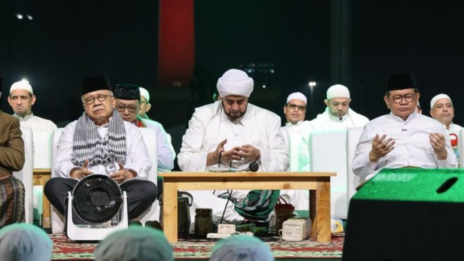 Haul Ulama dan Habaib Betawi di Plaza Silang Monas sisi Selatan,Gambir, Jumat (19/6) malam.