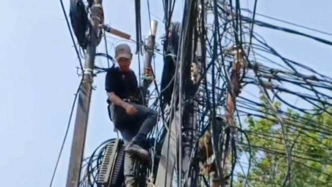 Penataan kabel udara dikebut, Jakarta Barat bidik jalan lebih rapi dan aman.