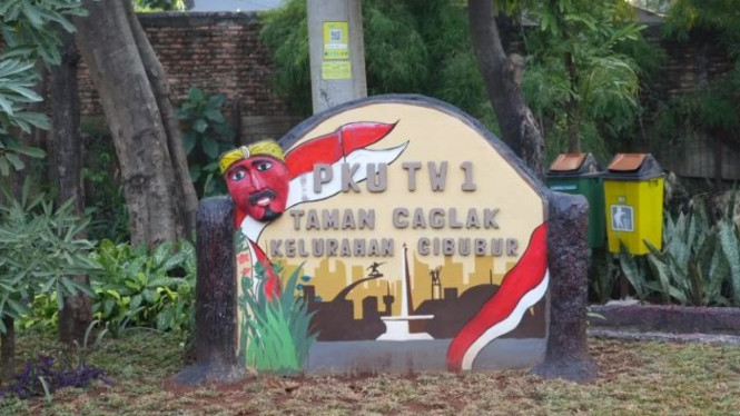 Bekas TPS liar di Cibubur disulap jadi taman cantik.