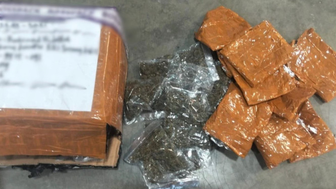 Paket ganja yang diamankan di Bandara Sentani