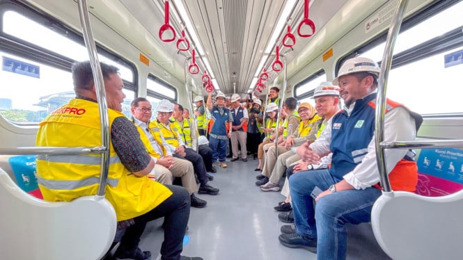 Gubernur DKI Jakarta Pramono Anung tinjau LRT Jakarta