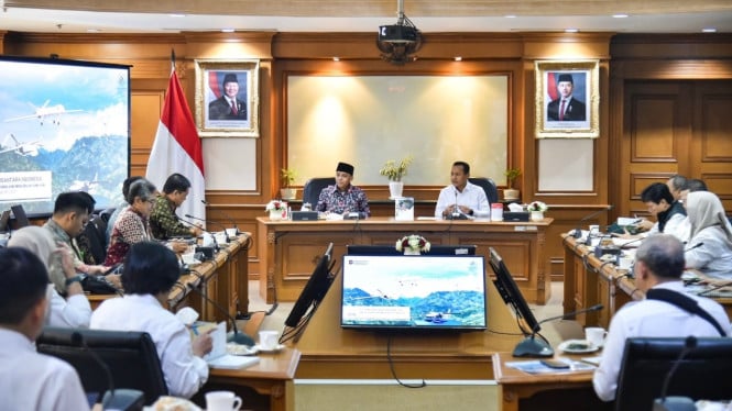 Menhut Raja Antoni melakukan pertemuan dengan PT Dirgantara Indonesia, di Kantor Kemenhut, Senin (20/7/2026)