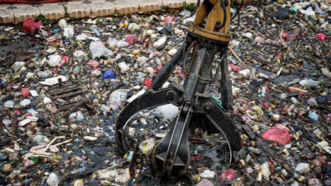 Ancaman genangan dan banjir jadi perhatian Pemerintah Kota Jakarta Barat.