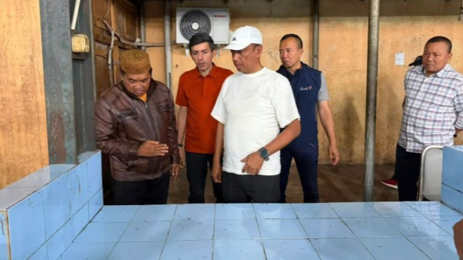Wali Kota Jakarta Timur Munjirin saat mengecek sentra Lokasi Binaan (Lokbin) Kramat Jati