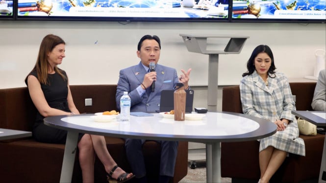 Wakil Ketua MPR RI Edhie Baskoro Yudhoyono (Ibas) saat kunjungan ke Herb Feith Centre, Monash University, Melbourne, Australia