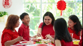 Tradisi Makan Bersama Keluarga di Malam Tahun Baru Imlek: Tuan Nien Fan atau Nian Ye Fan