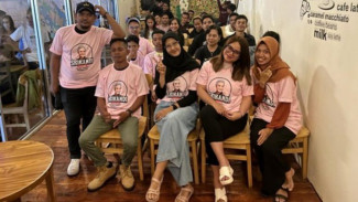 Srikandi Ganjar NTT Fasilitasi Bakat Muda Melalui Stand Up Comedy di Kota Kupang