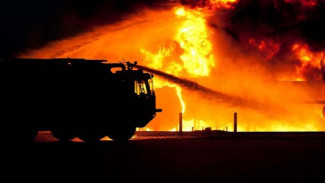 Depo Pertamina Plumpang Jakarta Terbakar, Petugas Pemadam Kebakaran Dikerahkan untuk Memadamkan Api