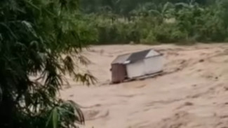 Pray for Lahat Sumsel, Banjir Bandang Hanyutkan Beberapa Rumah Warga