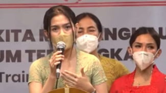 Tak Merasa Damai! Wanita Bercadar dan Pernah Umrah Asal Indramayu Ini Pindah Agama