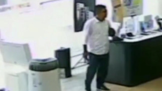 Viral! Anggota DPRD Sumut Curi Jam Tangan Milik Rakyat di Sebuah Toko HP