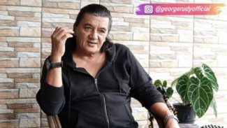 Kisah Para Artis Indonesia yang Berpindah Agama di Usia Lanjut