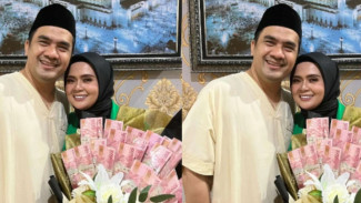 Romantis! Neng Dessy Hadiahi Saipul Jamil Mobil Mewah dalam Ulang Tahunnya yang ke-43