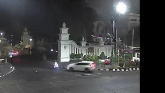 Polisi Selidiki Identitas Pengendara Mobil Tabrak Lari di Simpang Empat Gladak Solo