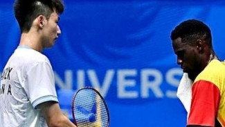 Sportivitas Tinggi: Pebulu Tangkis China Wang Zhengxing Beri Raket Baru ke Atlet Uganda