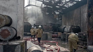 Gudang Pengolahan Tiner di Kawasan Industri Candi Semarang Dilalap Api