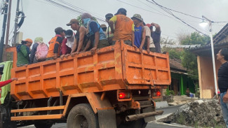 Takut Motor dan Mobil Hilang, Belasan Orang di Kebakaran TPA Jatibarang Semarang Terjebak