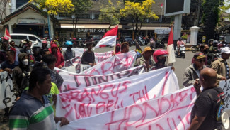 Kecewa Terhadap Formasi Penerimaan PPPK, Puluhan Masa Geruduk Kantor BKPP Pati Sampaikan 7 Tuntutan