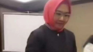 Video Bagi-bagi Gepokan Uang ke Kader Partai Viral, Wakil Bupati Blora Tri Yuli Setyowati Buka Suara