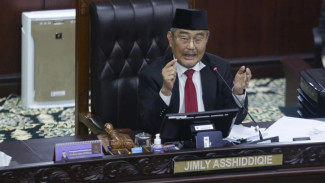 Dinilai Langgar Kode Etik Berat, Adik Ipar Presiden Jokowi Ini Disanksi Begini
