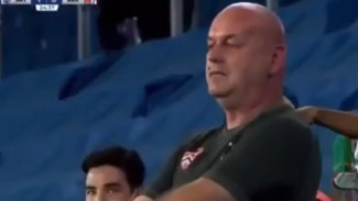 Bojan Hodak Raih Trofi Pelatih Terbaik Liga 1