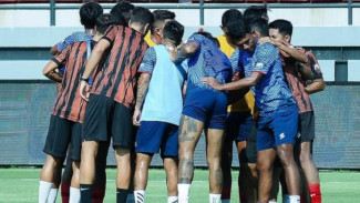 Masih di Zona Degradasi, Pelatih Arema FC Siasati Begini