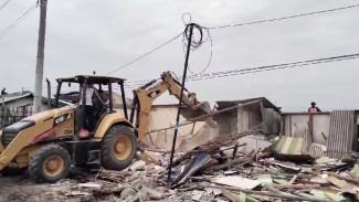 Bikin Resah, Bangunan Liar Tempat Esek-esek di Jalur Pantura Brebes Dibuldozer