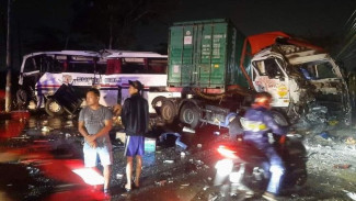 Enam Tewas dalam Kecelakaan Bus Tabrak 2 Tronton di Jalur Pantura Pati