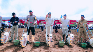 Mentan Bersama Kapolri dan Panglima TNI Launching Program Swasembada Pangan