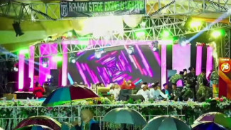 Detik-detik Atap Panggung Pengajian Gus Iqdam di Blora Ambruk, Acara Dibatalkan