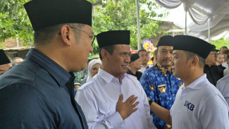 Mentan Amran dan Wamen Sudaryono Bersama Melayat Ayahanda  Mensesneg di Ngawi